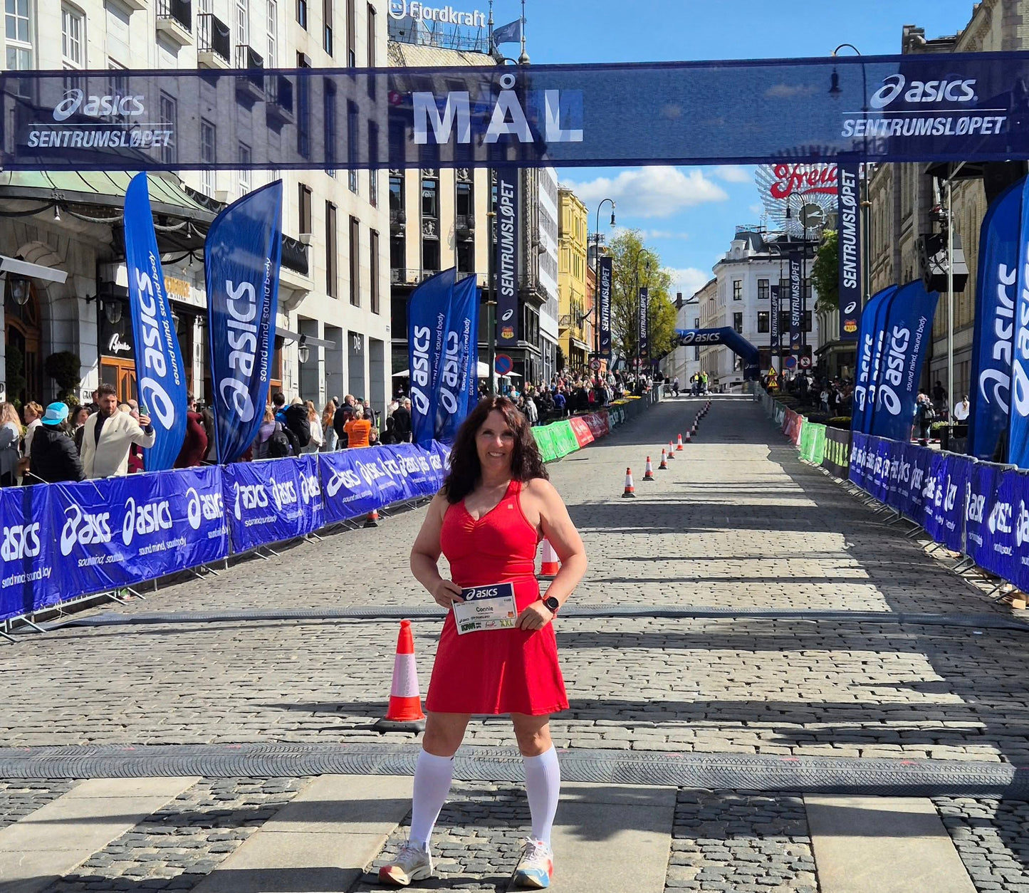 She Did running skirt red