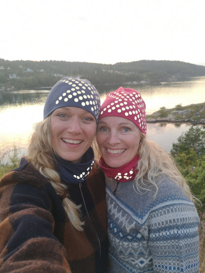 Morild Sølvfak neck in wool with reflective cherry pink