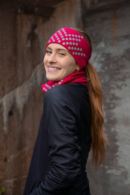 Morild Sølvfak neck in wool with reflective cherry pink
