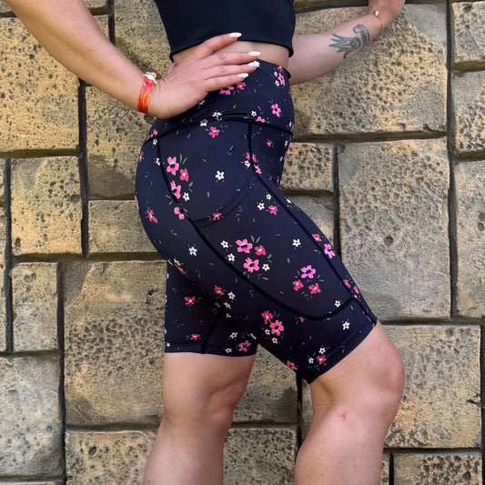 She Did Biker Shorts - Ditsy - Forhåndsbestilling: Sendes august 2026